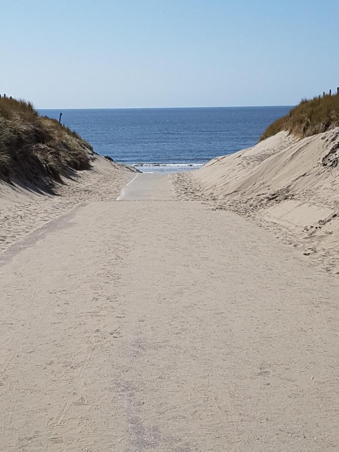 Romantisch Huisje Nabij Het Strand Met Uitzicht Op De Tulpenvelden Julianadorp Exterior foto